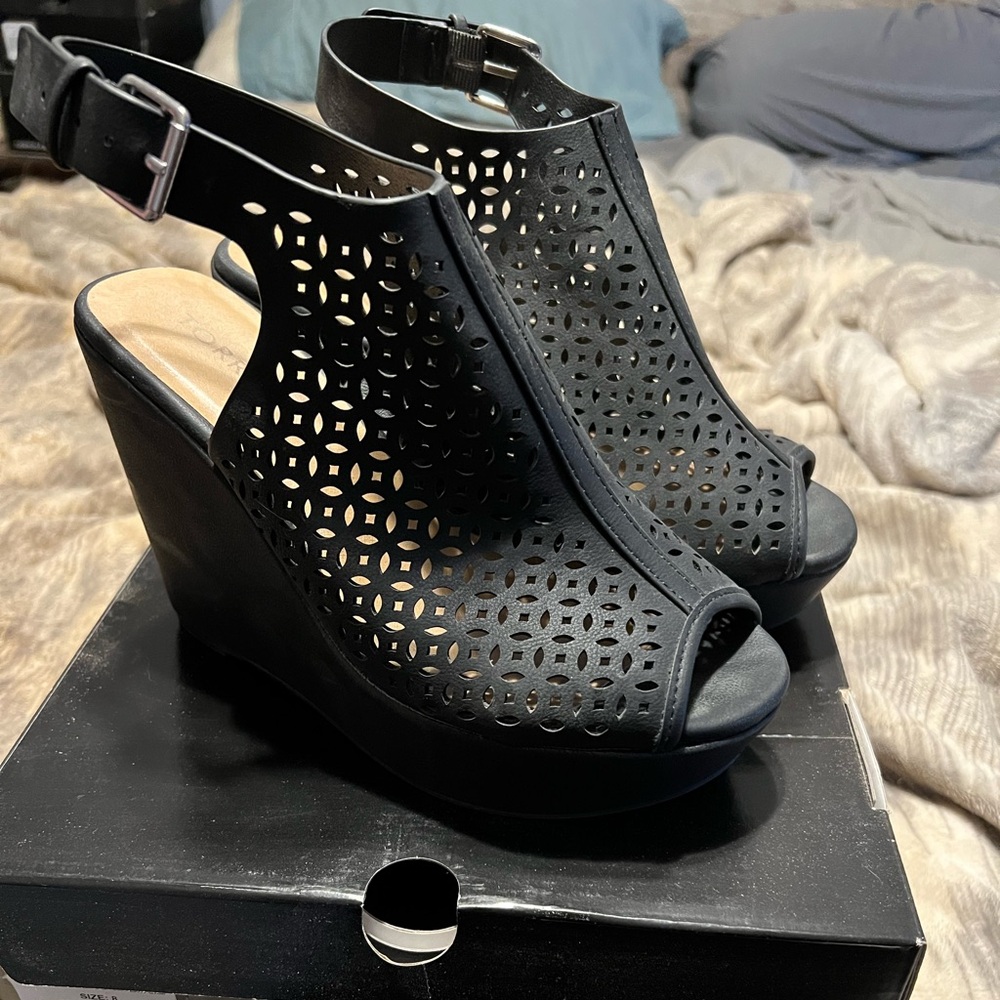 8W, lattice cutout sling back wedge heels